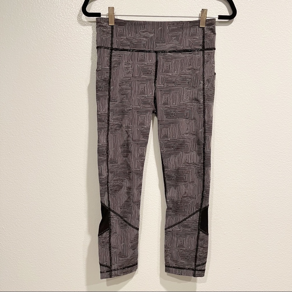 Lululemon Capri Black/White Leggings Size 6